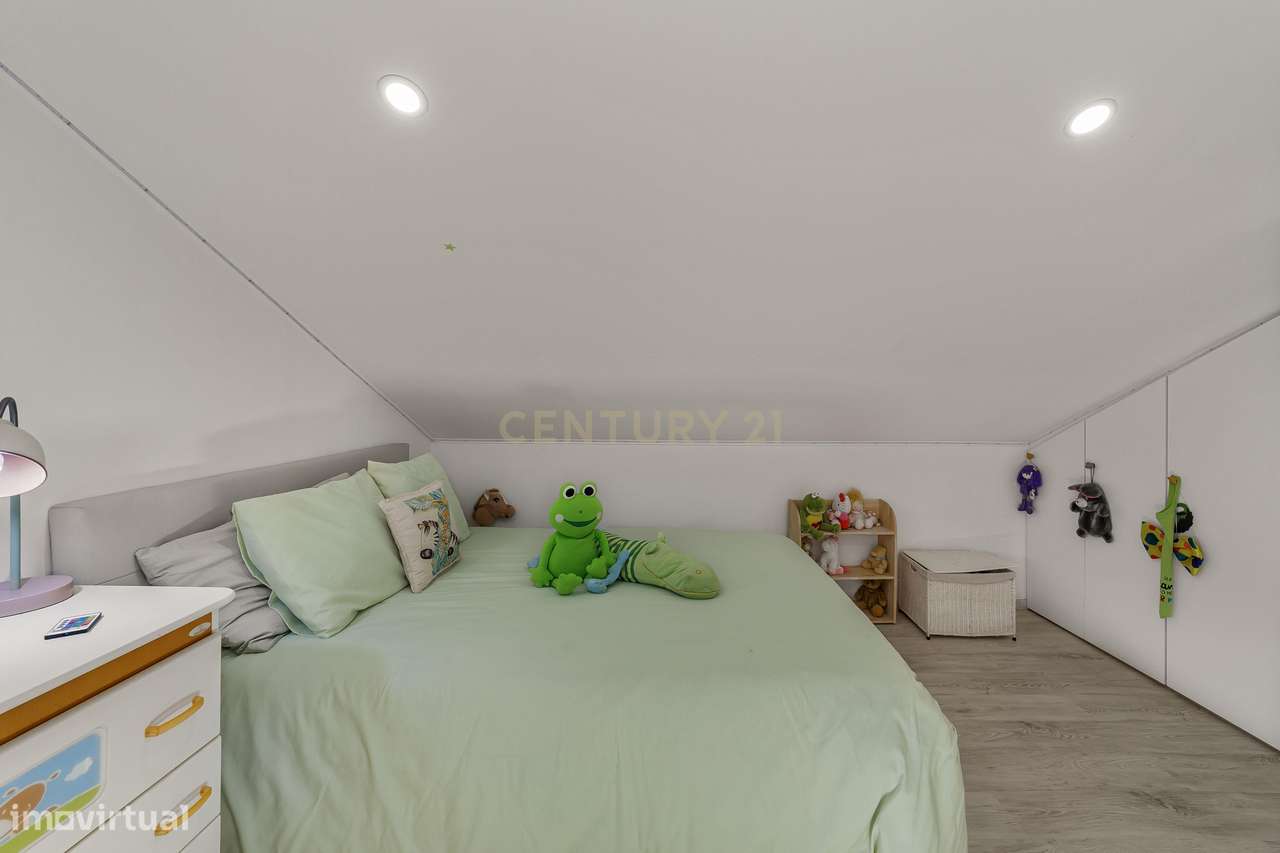 Moradia T3 isolada com garagem, Quinta do Conde-36