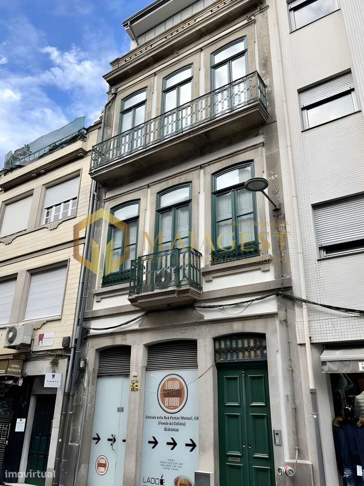 T0 Novo de Charme no Centro Histórico do Porto com Potencial AL-11