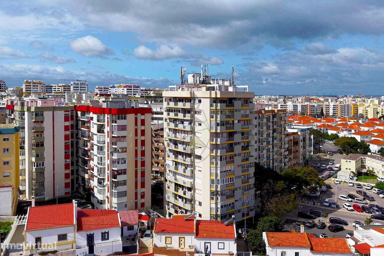 T3 central totalmente remodelado, com 2 casas de banho em Portimão-42