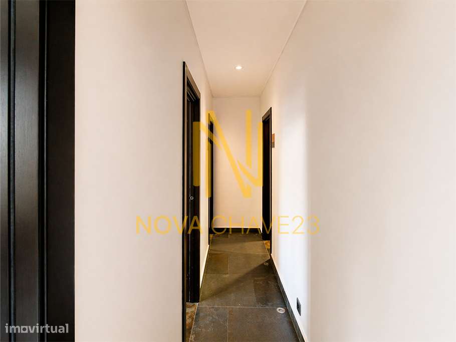 Oportunidade Única na Parede - Loja convertida em Habitação - Ap. T2-16