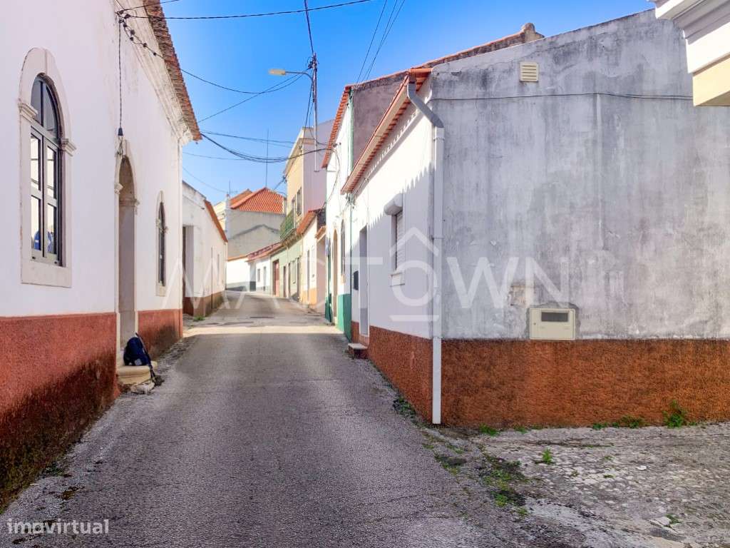 Moradia Térrea T2+1 a Preço de Outros Tempos-4