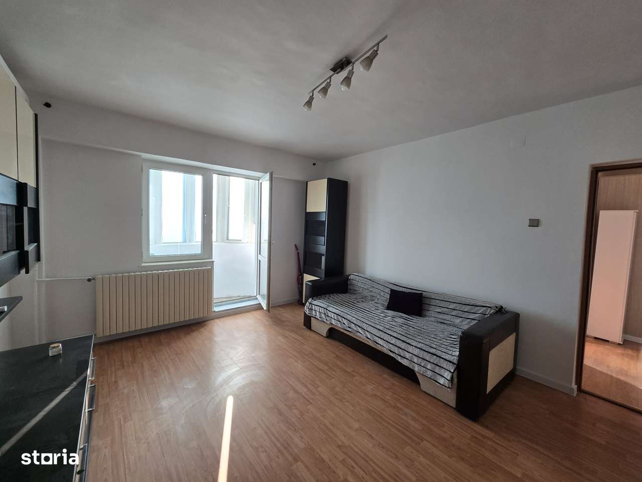 Berceni-Oltenitei, apartament decomandat,  spatios, bloc 2002-3