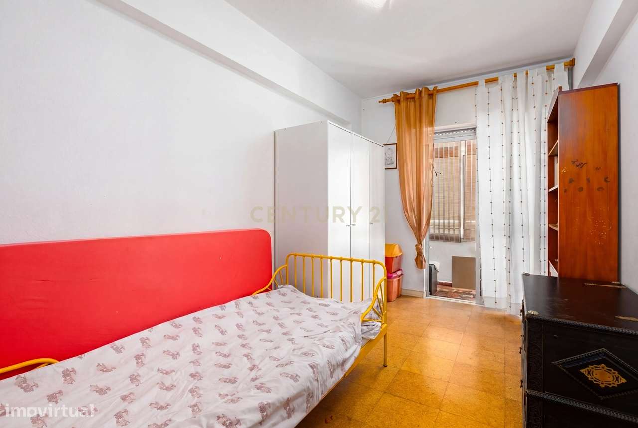 Apartamento T3 em Quelfes, Olhão-6