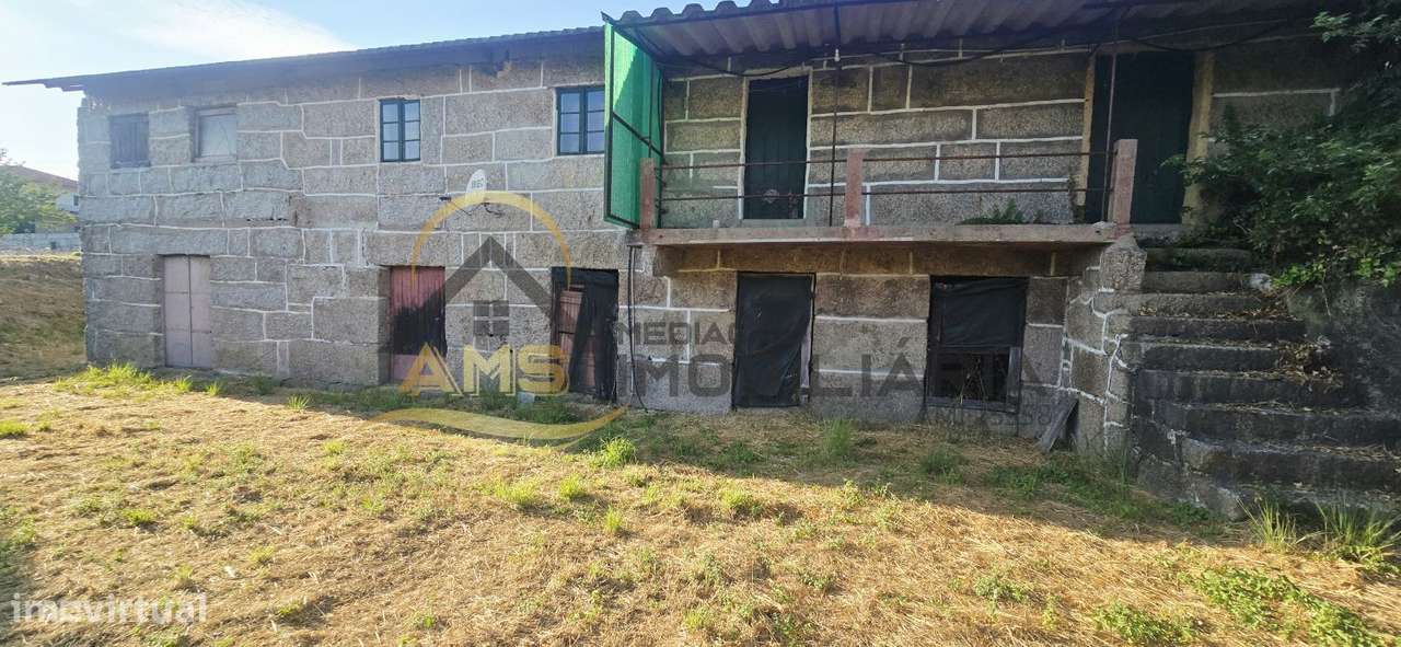 Moradia para restauro e terreno industrial com mais de 4000m²-26