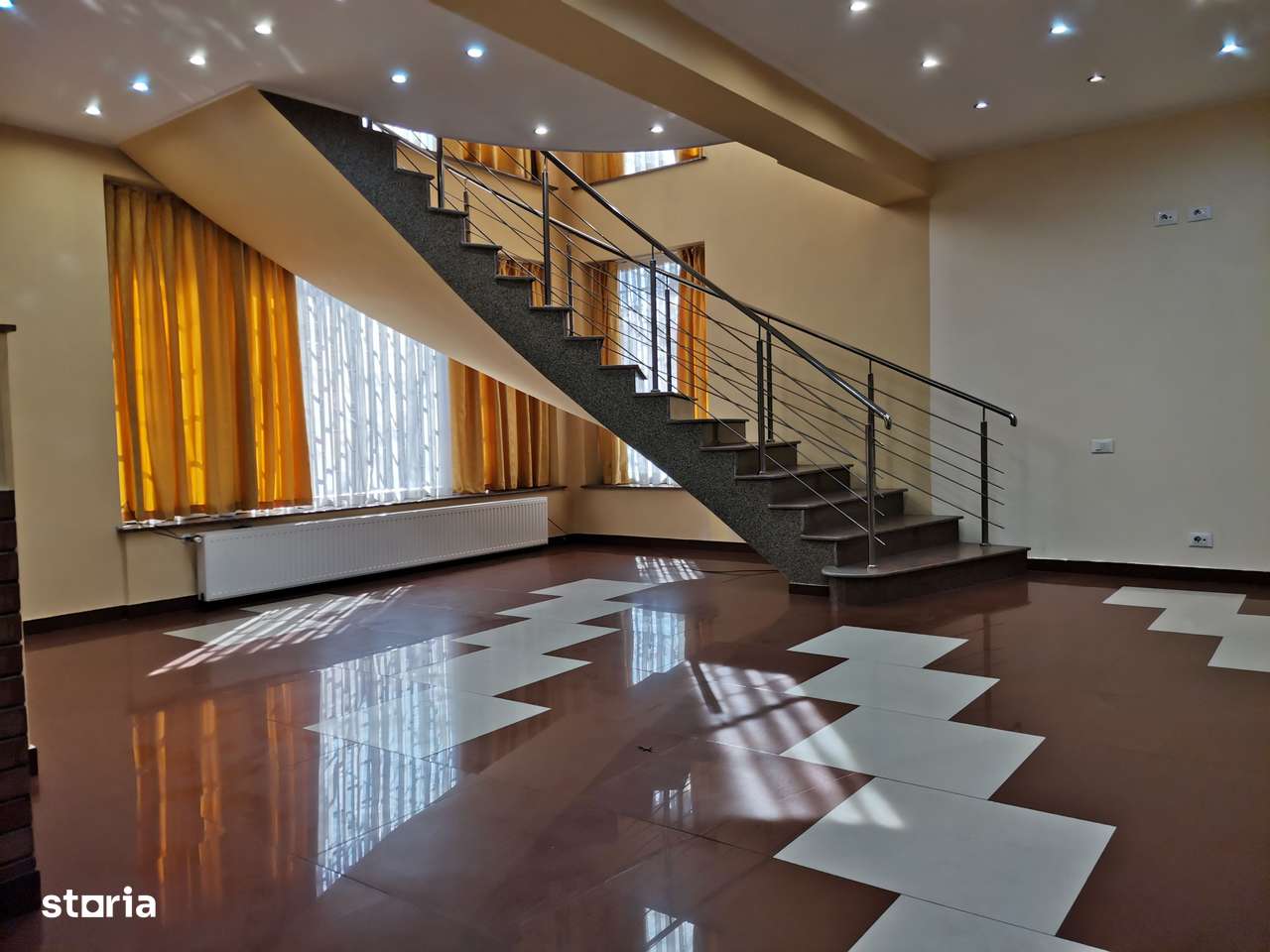 Vila str Garlei cu garaj dublu - Imagine principală: 4/20