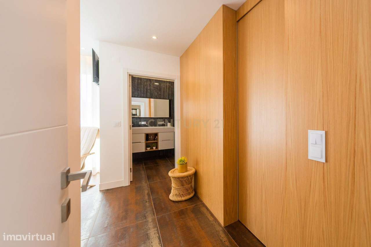 Excelente moradia geminada V4 em Urbanização nova na zona de Albarraqu-42