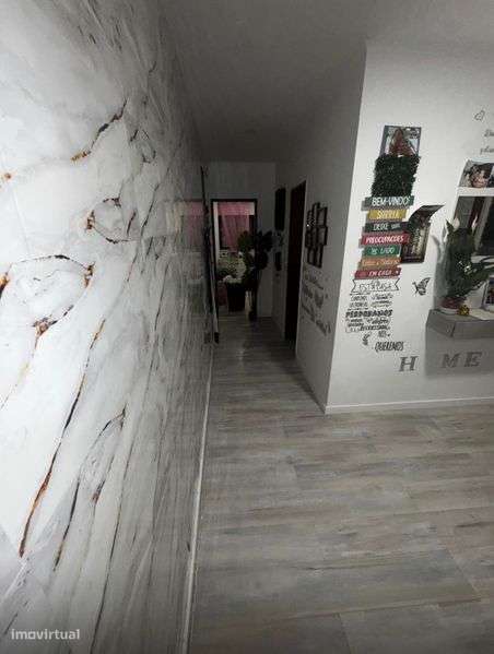 T3 espaçoso com sótão  enorme que dá  para fazer mais quartos - Grande imagem: 5/12