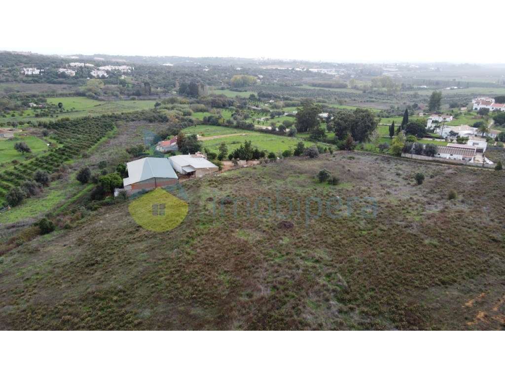 Terreno urbano e terreno rústico em Odiáxere para novo projeto. - Grande imagem: 2/36