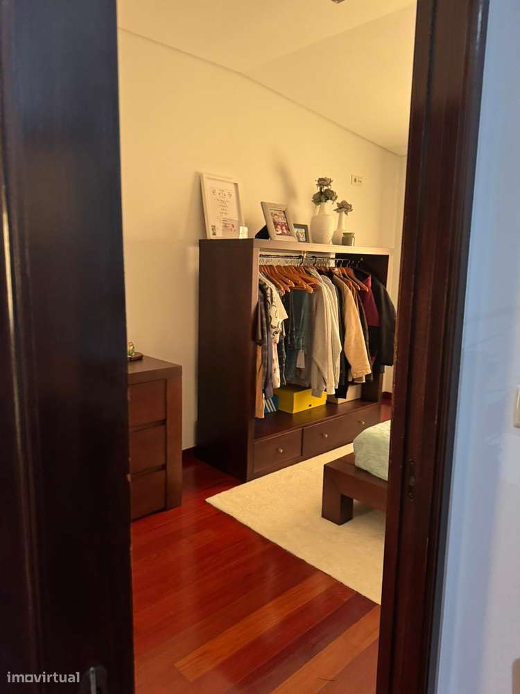 Moradia térrea T4 em pedra com 386m2 e terreno com 6.000m2, anexos.-55