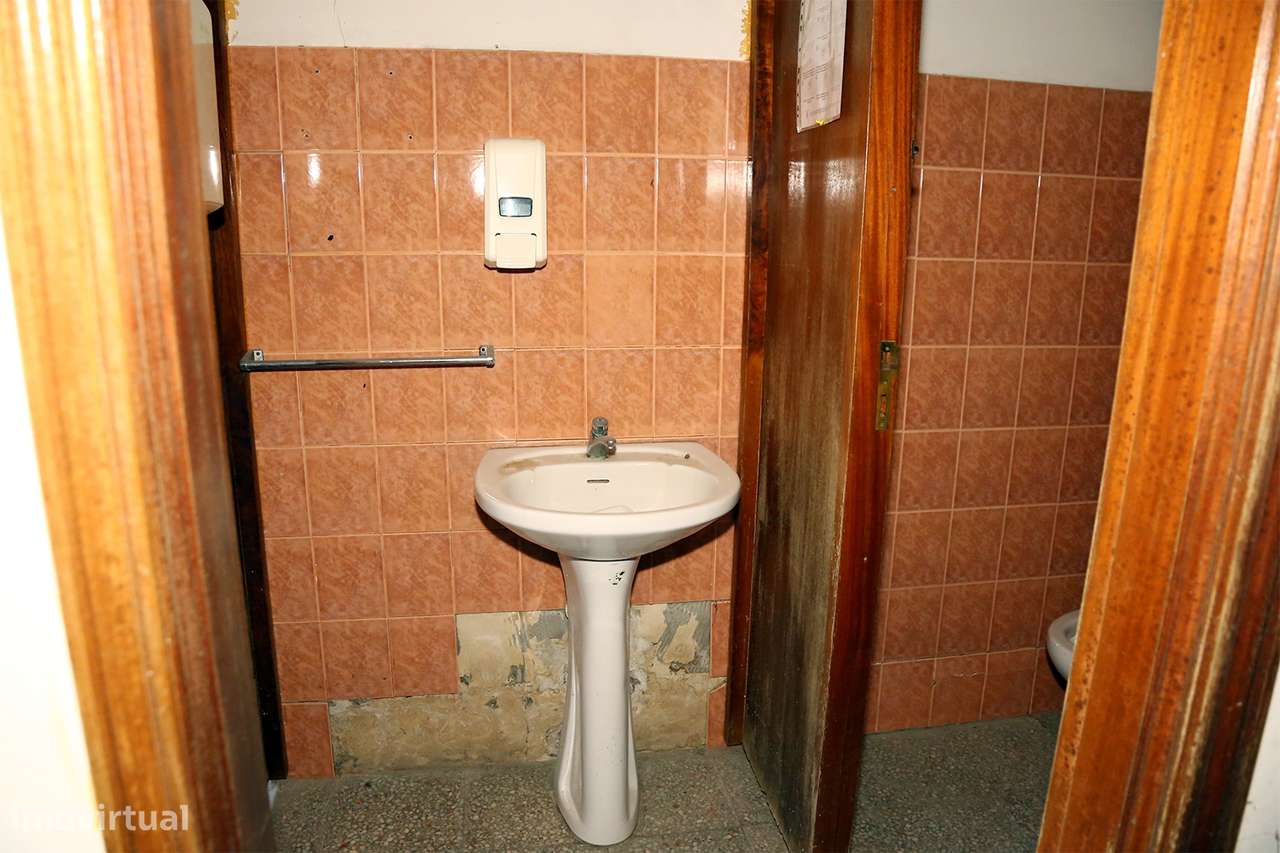 Armazém  Venda em Lustosa e Barrosas (Santo Estêvão),Lousada-11
