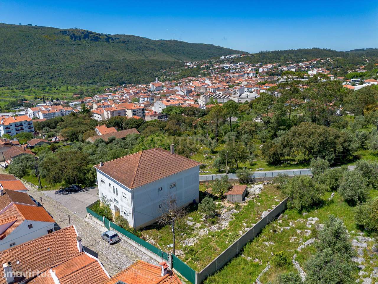 Prédio com 2 apartamentos+garagem+terreno-49