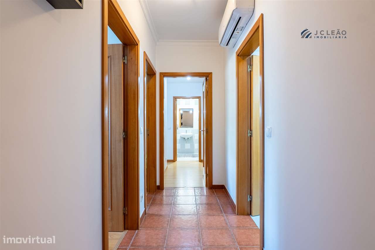 T3 com Excelente Exposição Solar no Coração de Paredes-20