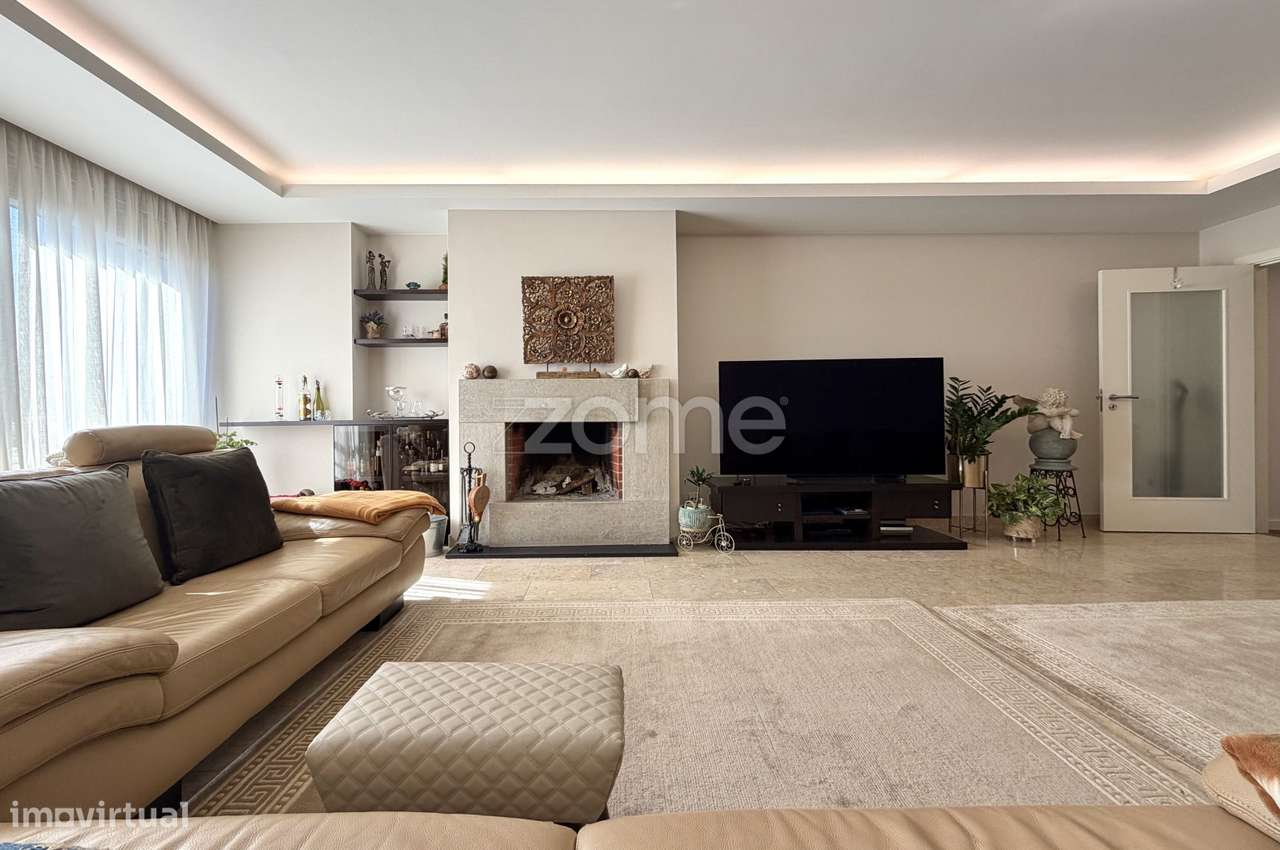 Luxuoso T4 | Prémio de Arquitectura | Centro de Alcobaça - Grande imagem: 5/37