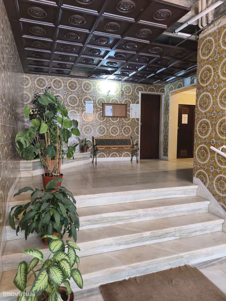 T2 Oeiras, Totalmente Remodelado, Bem Localizado, Com Arrecadação.-33