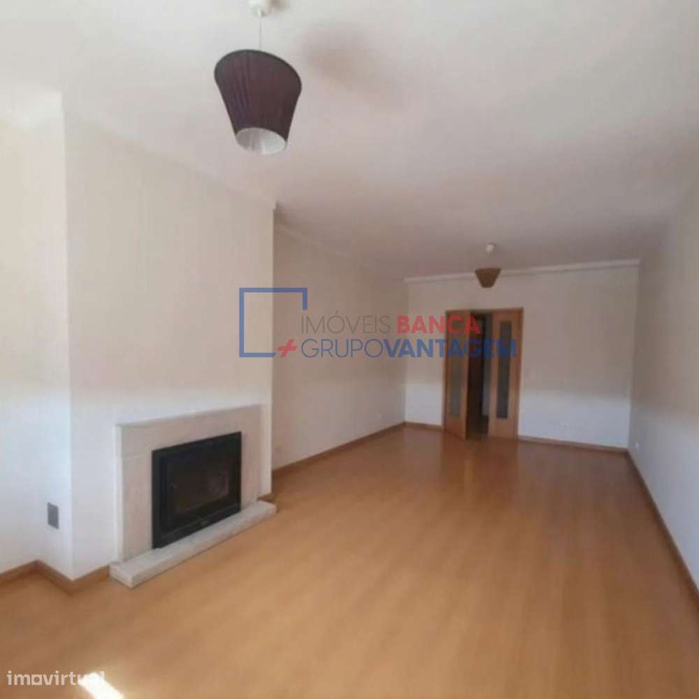 Apartamento T2 com uma área total de 131 m², situado na freguesia d... - Grande imagem: 4/14