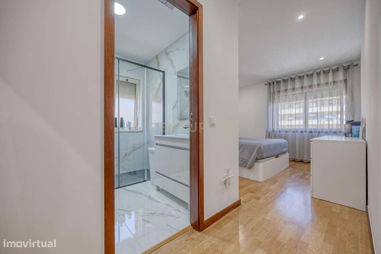 Apartamento T3 com varanda e Box fechada-15