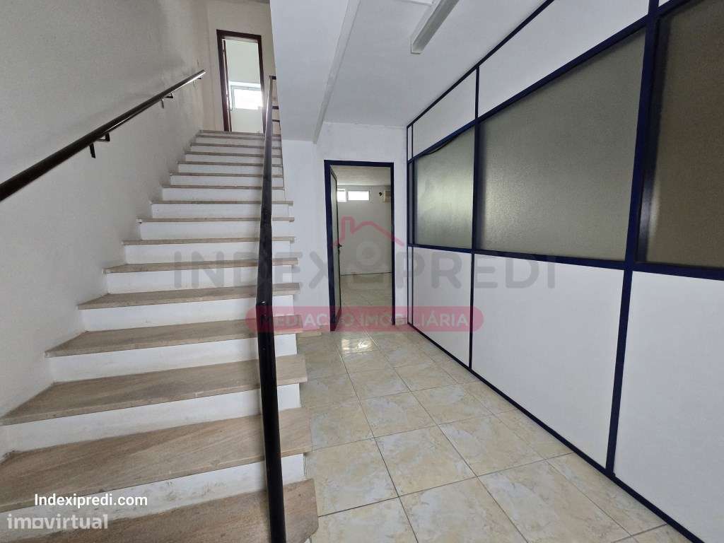 Investidores - Excelente loja com muita luz natural. - Arrendado-26