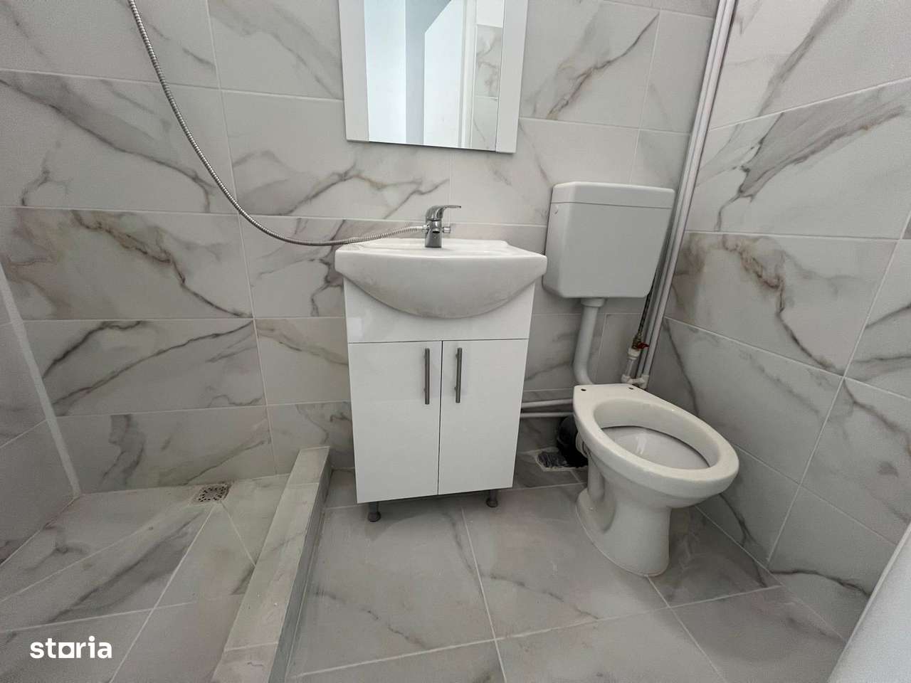 OFERTA DE VANZARE Garsoniera micro 19 et 4 Renovata pret 12.500 Euro-0