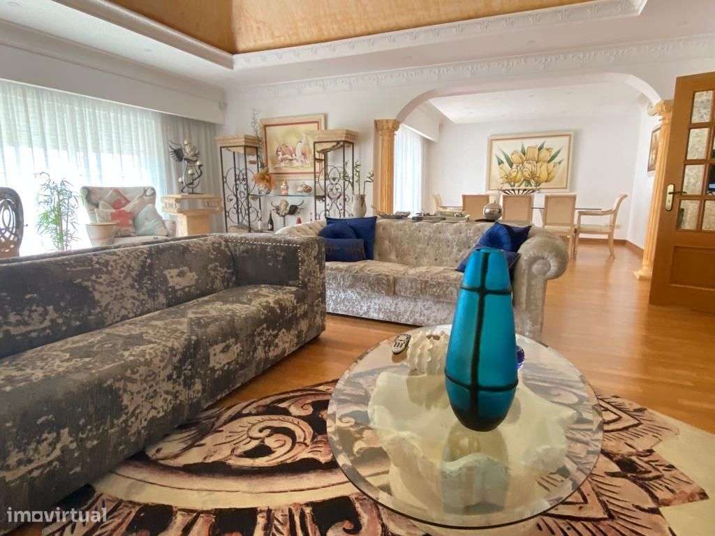 Magnífica Quinta V8 com piscina e deslumbrante vista mar. Localizada-12