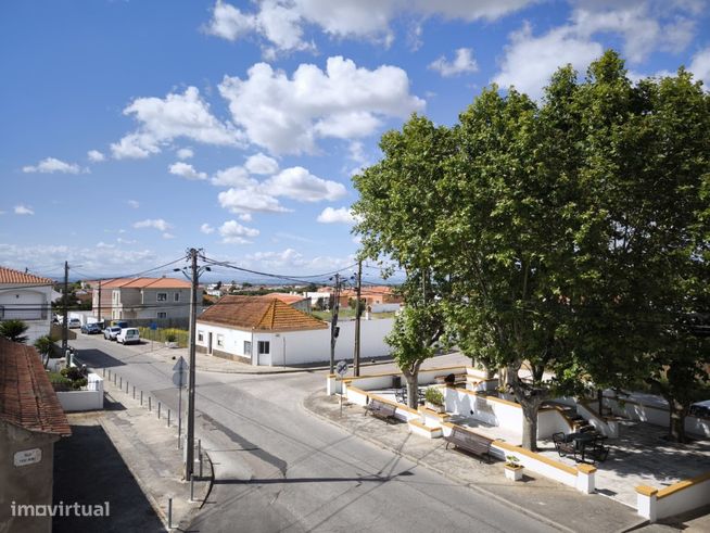 T2 Remodelado com estacionamento - Fazendas de Almeirim-13