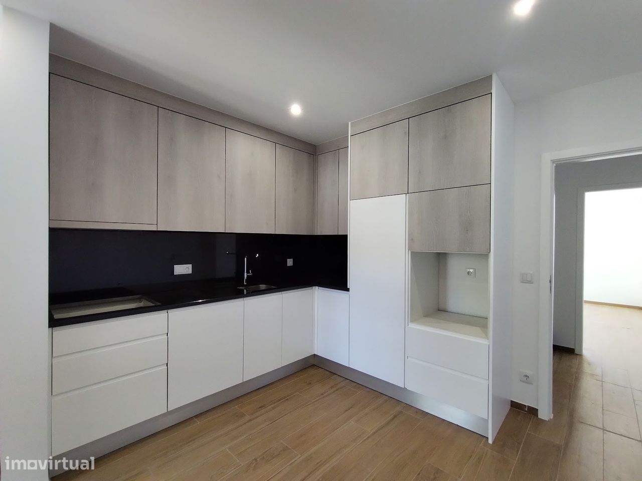 Apartamento T2 / Em fase de remodelação / Cruz d´Areia / Leiria