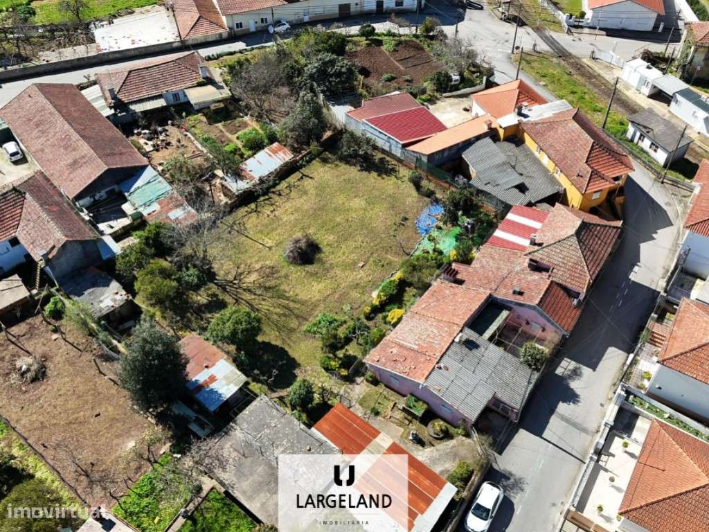 Moradia T5 com terreno e anexos em Sanfins - Grande imagem: 3/32