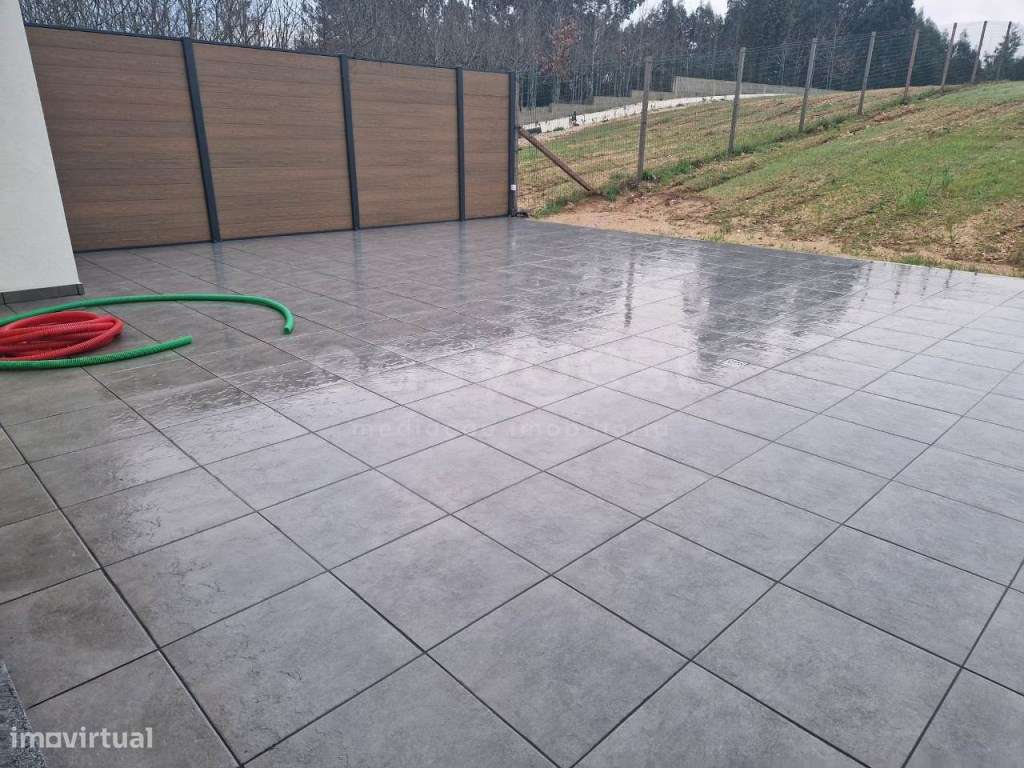 Moradia T3 Nova com lagradouro, situada em Mogofores, Anadia-16