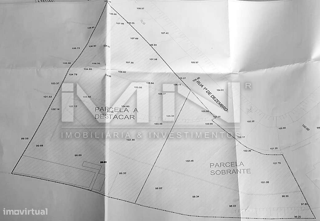 Terreno murado com construção - 2100m2-7