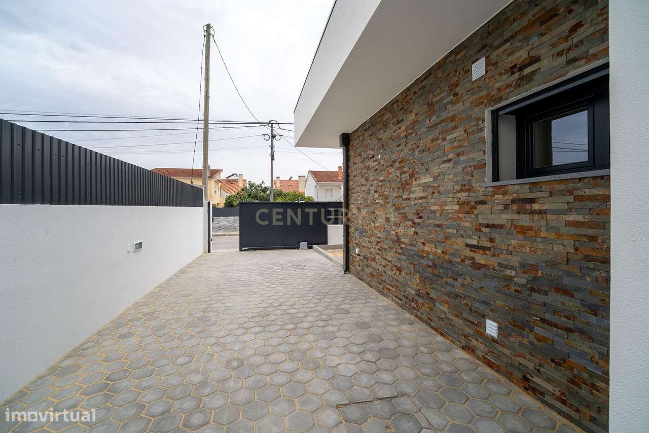Moradia Nova térrea T3+1 em Fernão Ferro, Seixal-26
