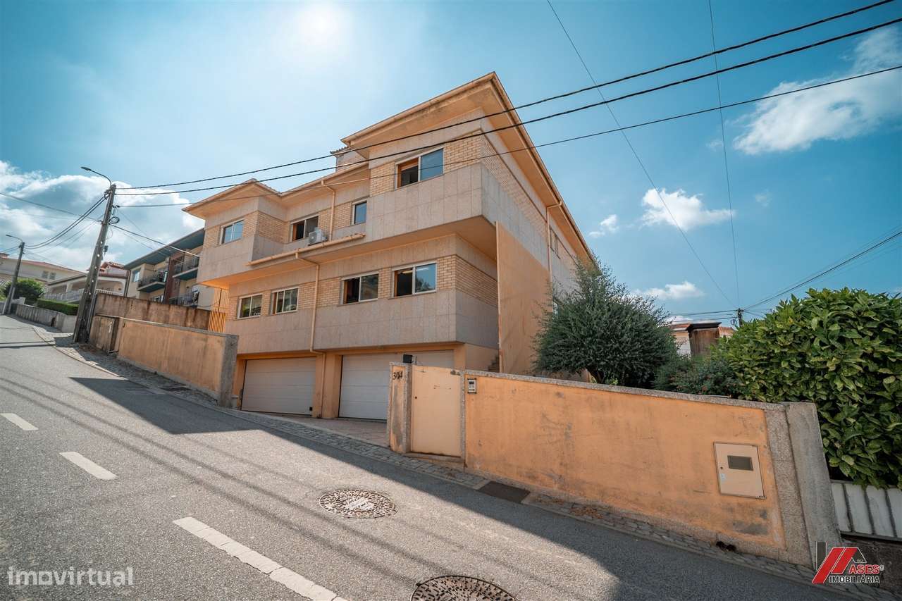 MORADIA T3 COM ÓTIMAS ÁREAS E ESPAÇO PARA NEGÓCIO PRÓPRIO!-19