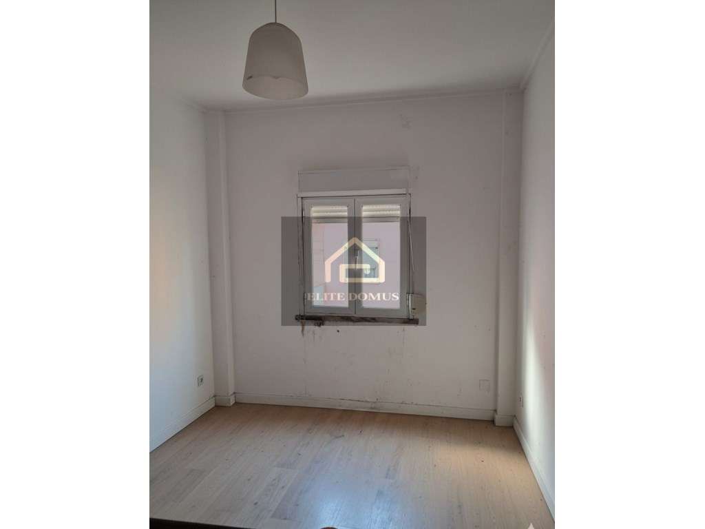 Excelente oportunidade - Apartamento T2 com 59m² - 2º andar - sem e... - Grande imagem: 4/6