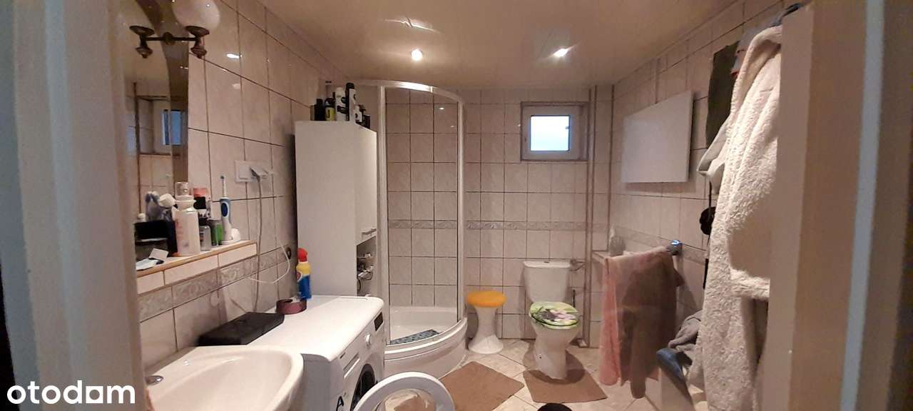 Dzięgielów - dom piętrowy z zabudowaniami gospodarczymi.-12