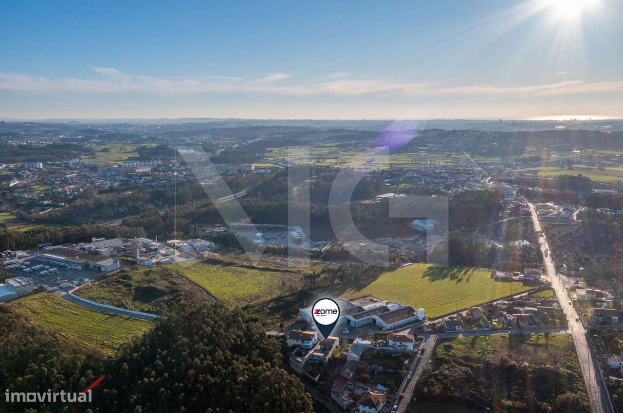 Moradia T4 com pátio, jardim e garagem em Covelas - Trofa-57