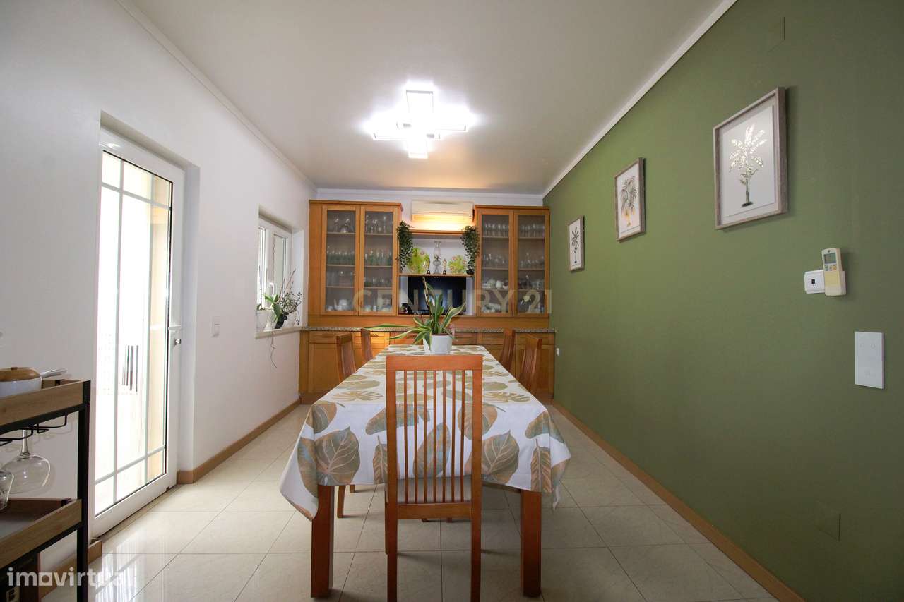 Moradia V3+2 de Luxo com Garagem, Sótão Aproveitado e Domótica Alexa n-10