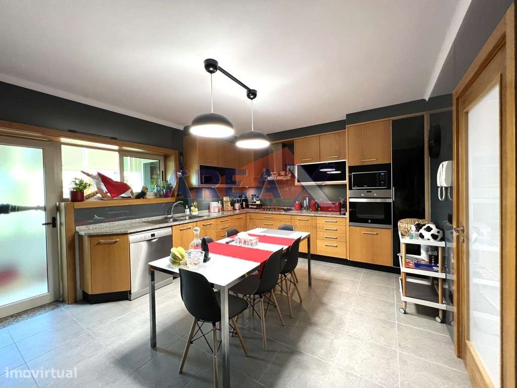 Apartamento T4 de Prestígio | Condomínio Fechado |-8