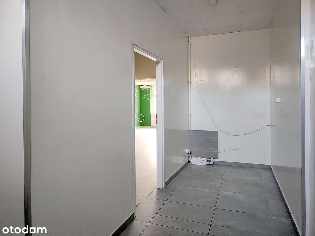 Lokal handl-usł. 79 m2 na parterze bloku na os. Południe-5