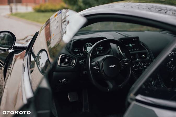 Aston Martin DB11 - 12