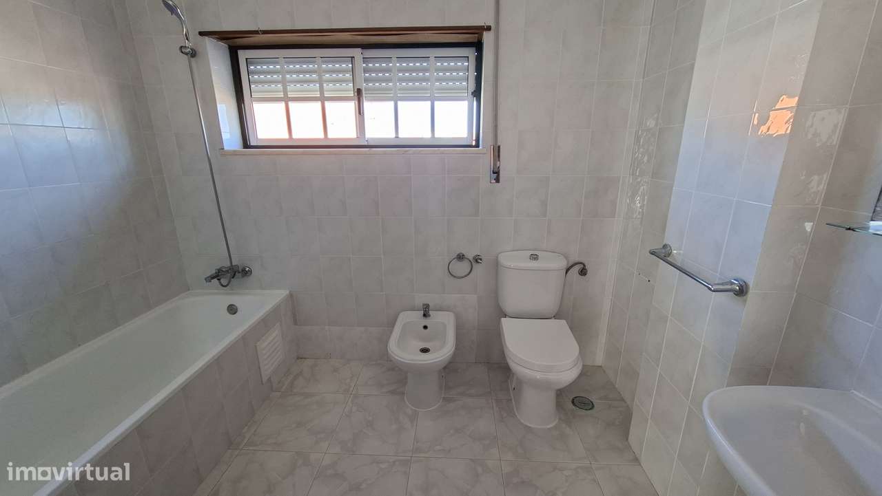 Apartamento T3 com 118m2 e terraço no  Pinhal Novo-10