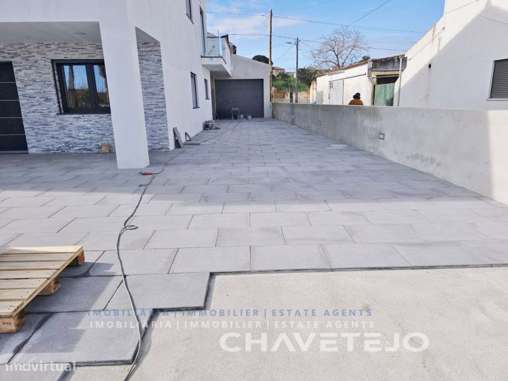 Moradia T4 Moderna c/ Garagem, estilo e Conforto a um Passo de Tomar-57