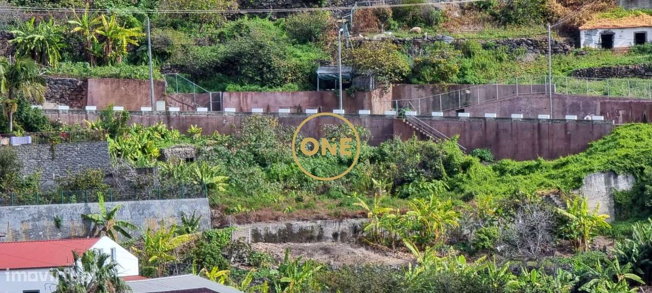 Terreno de 1.090m2 na Ribeira Brava – Vista Panorâmica Sobre o Oceano - Grande imagem: 5/7