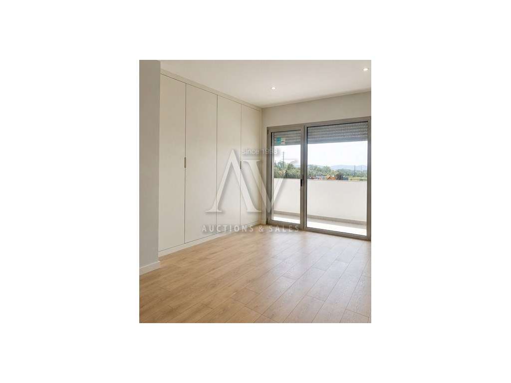 MORADIA V3+1 || Batalha || 294,50 m2 de construção-31