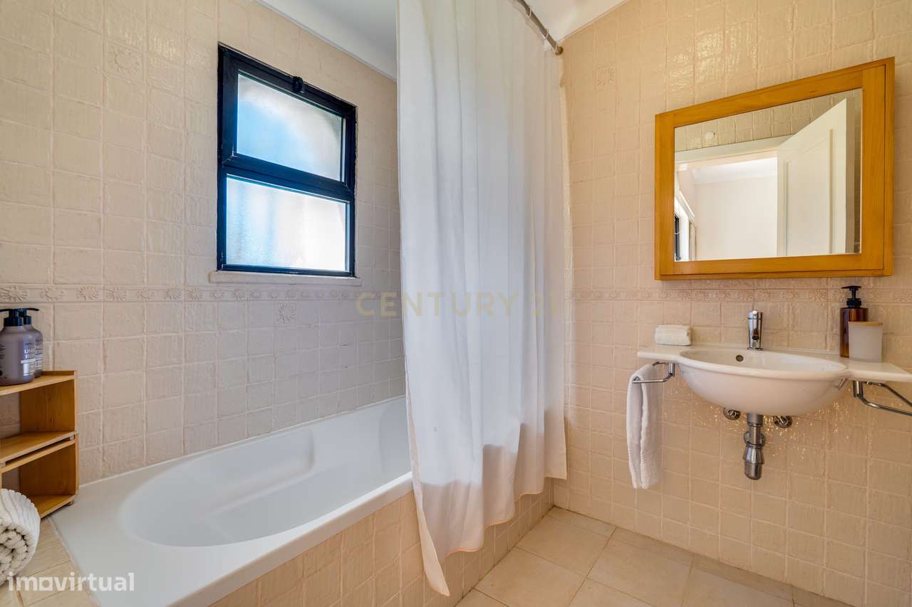 Moradia com Vista Mar e Piscina em Alvor, a curta distância da praia e-23