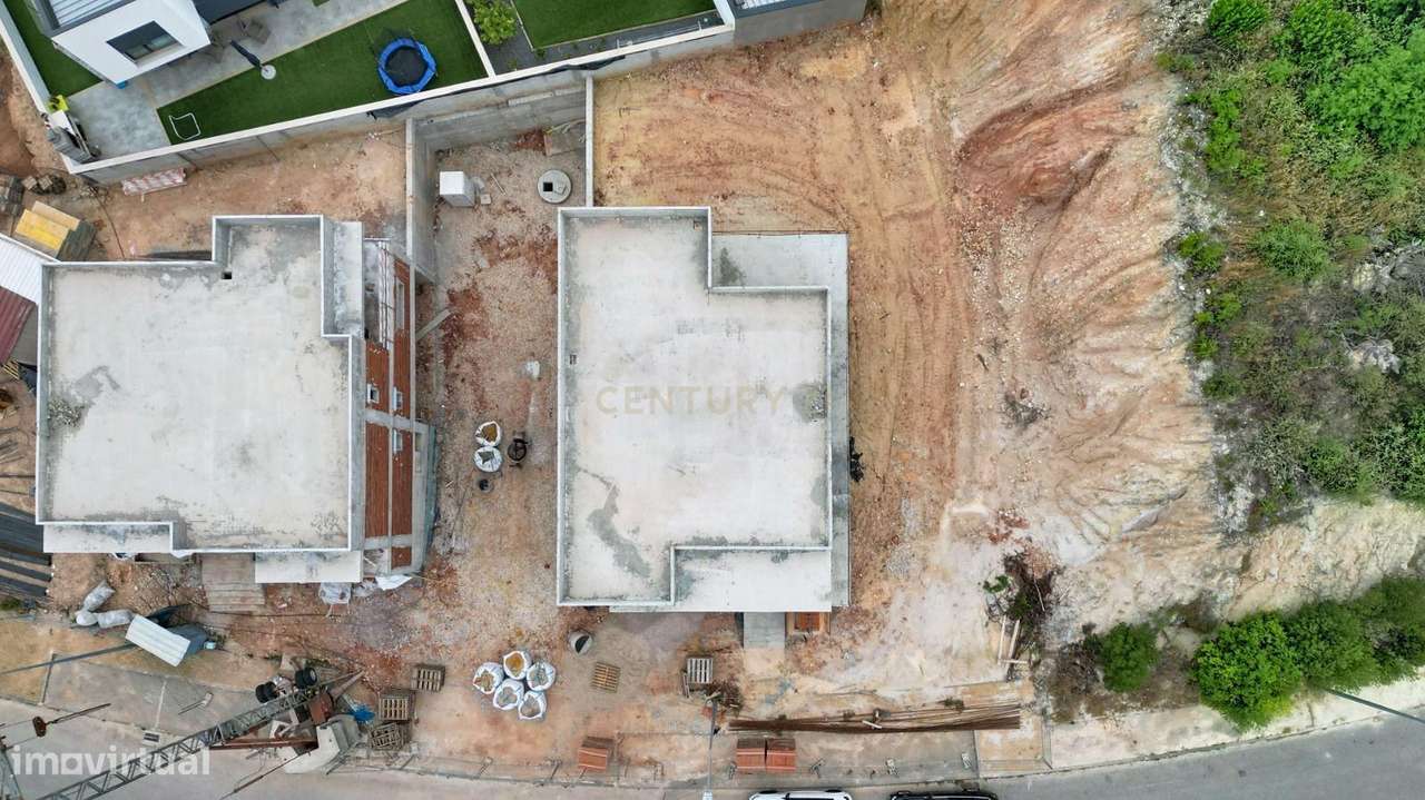 Moradia Nova com 4 Quartos-11