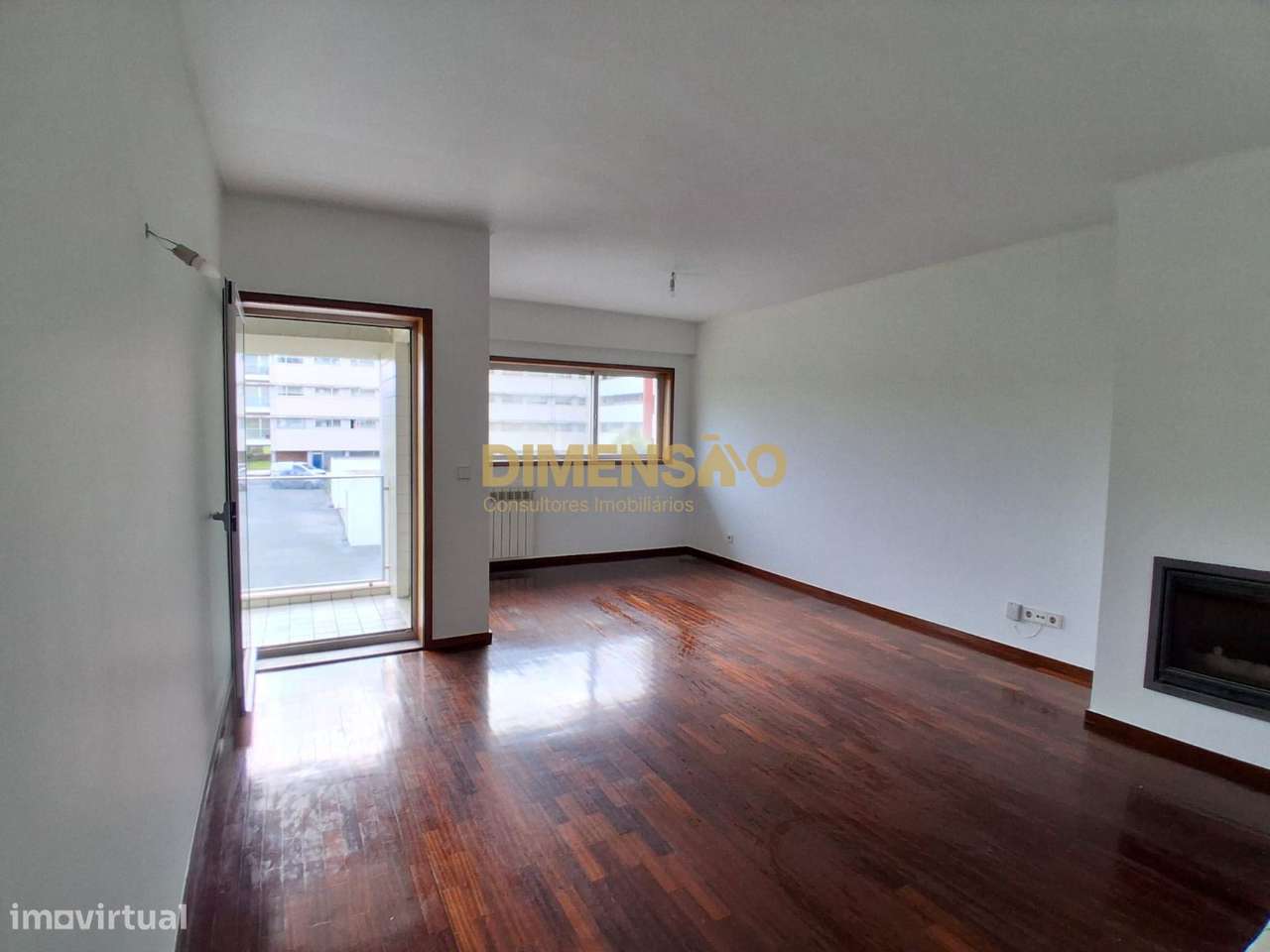 T1 renovado com duas frentes e garagem | Vermoim, Maia Ref DCI153A-8