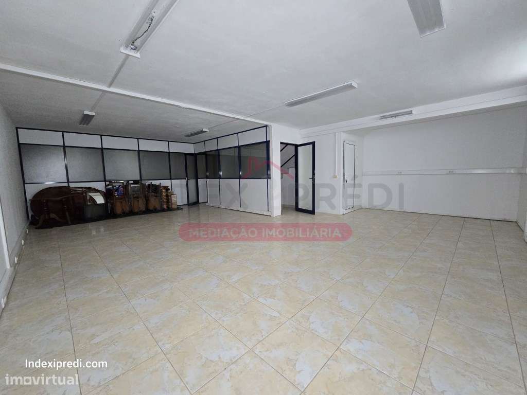 Investidores - Excelente loja com muita luz natural. - Arrendado-29