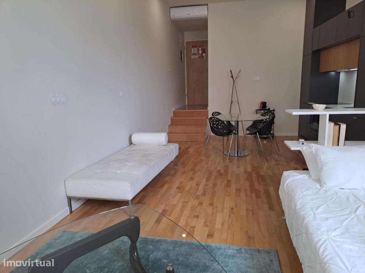 Estúdio - localizado em São Nicolau Porto - Grande imagem: 5/7