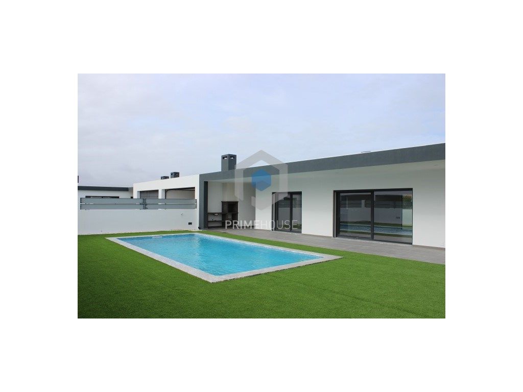 Moradia isolada T4 com Piscina , Nova...