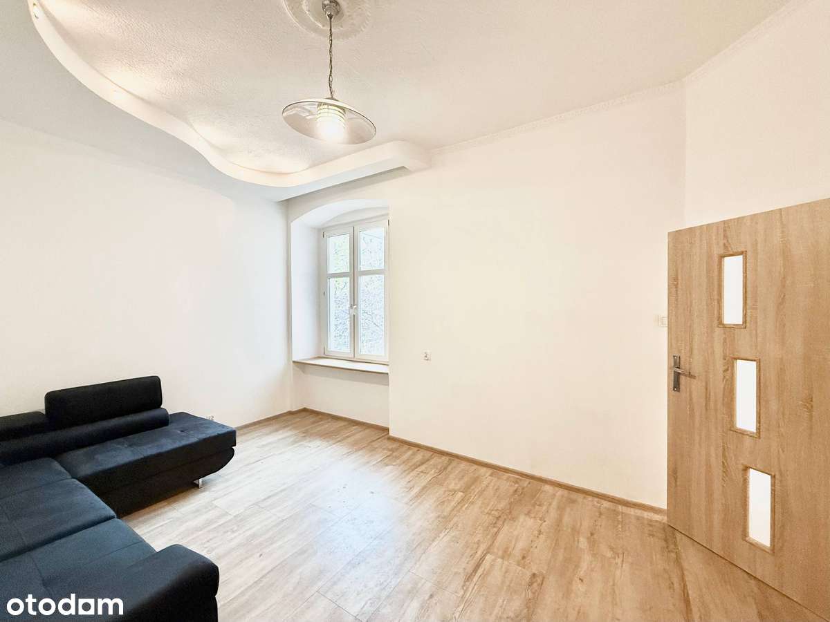 2 pokoje | 37m2 + piwnica 7m2 | Inwestycja | ROI - 7% | Wysokie sufity-4