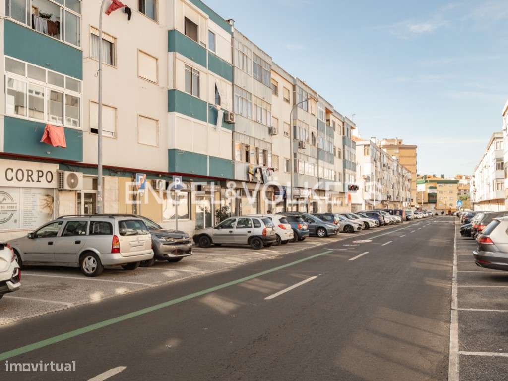 T2 Remodelado com 83m2 no Casal de S. Brás-25