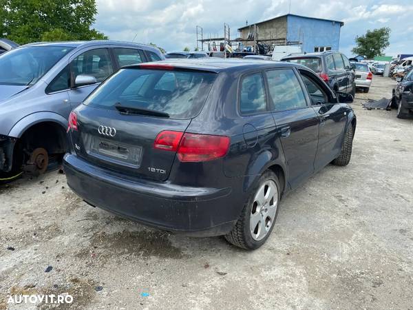 Dezmembrez piese Audi A3 8p - 3